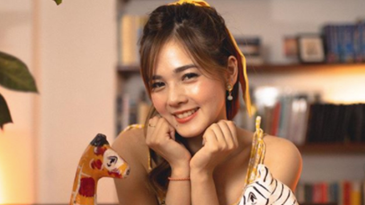 “ลูกแก้ว ศรีกานต์” คิดถึงเมืองไทย จับไมค์ร้องเพลง “วาฬเกยตื้น” เวอร์ชันพม่า