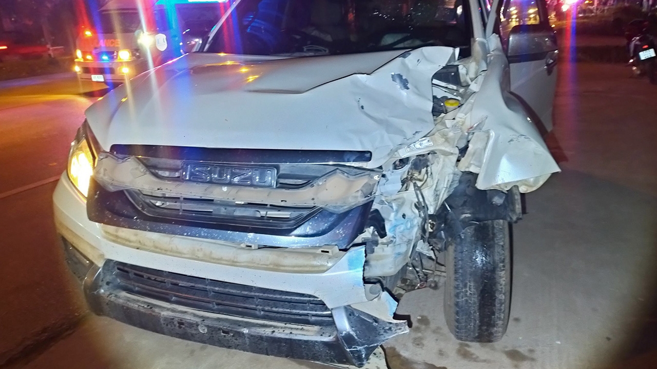 สาวบึงกาฬขับรถยนต์ชน จยย.ย้อนศรอย่างจัง แม่กับลูกวัย 8 ขวบดับสลด