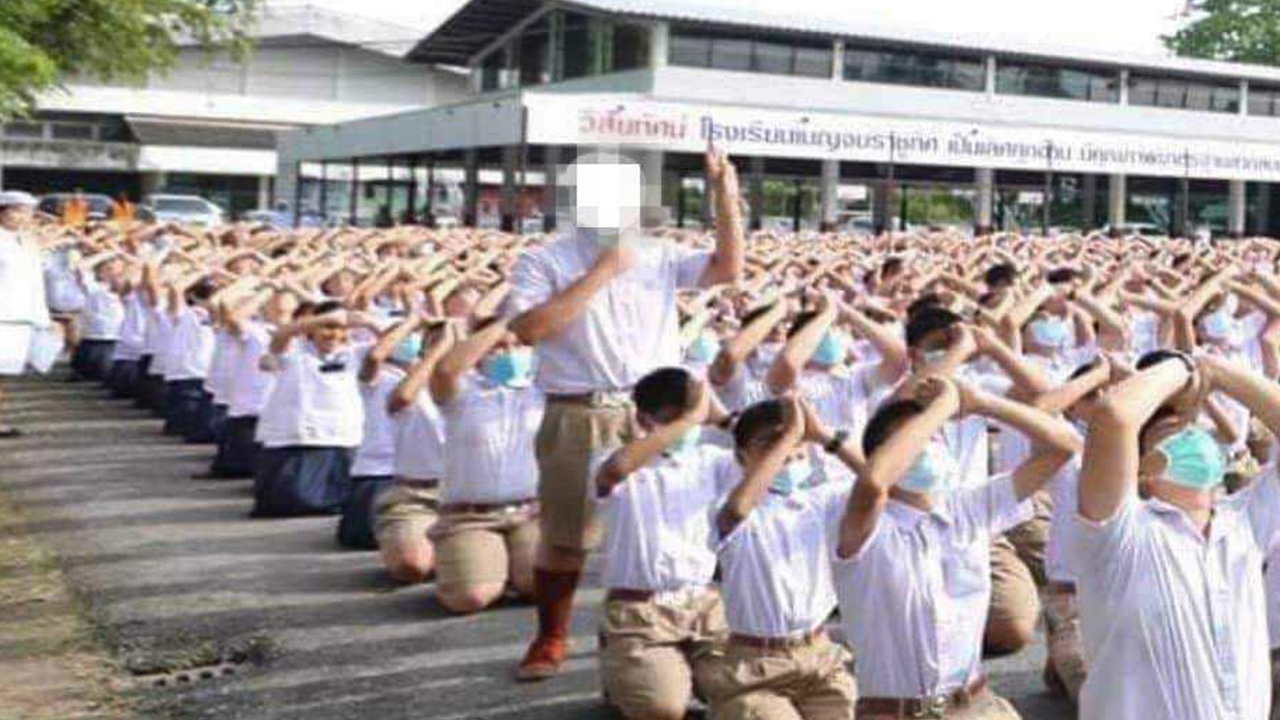  ผอ.ยันไม่ไล่ออก นร.เมืองคอน ชู 3 นิ้ว แต่เตือนว่าไม่ถูกกาลเทศะ