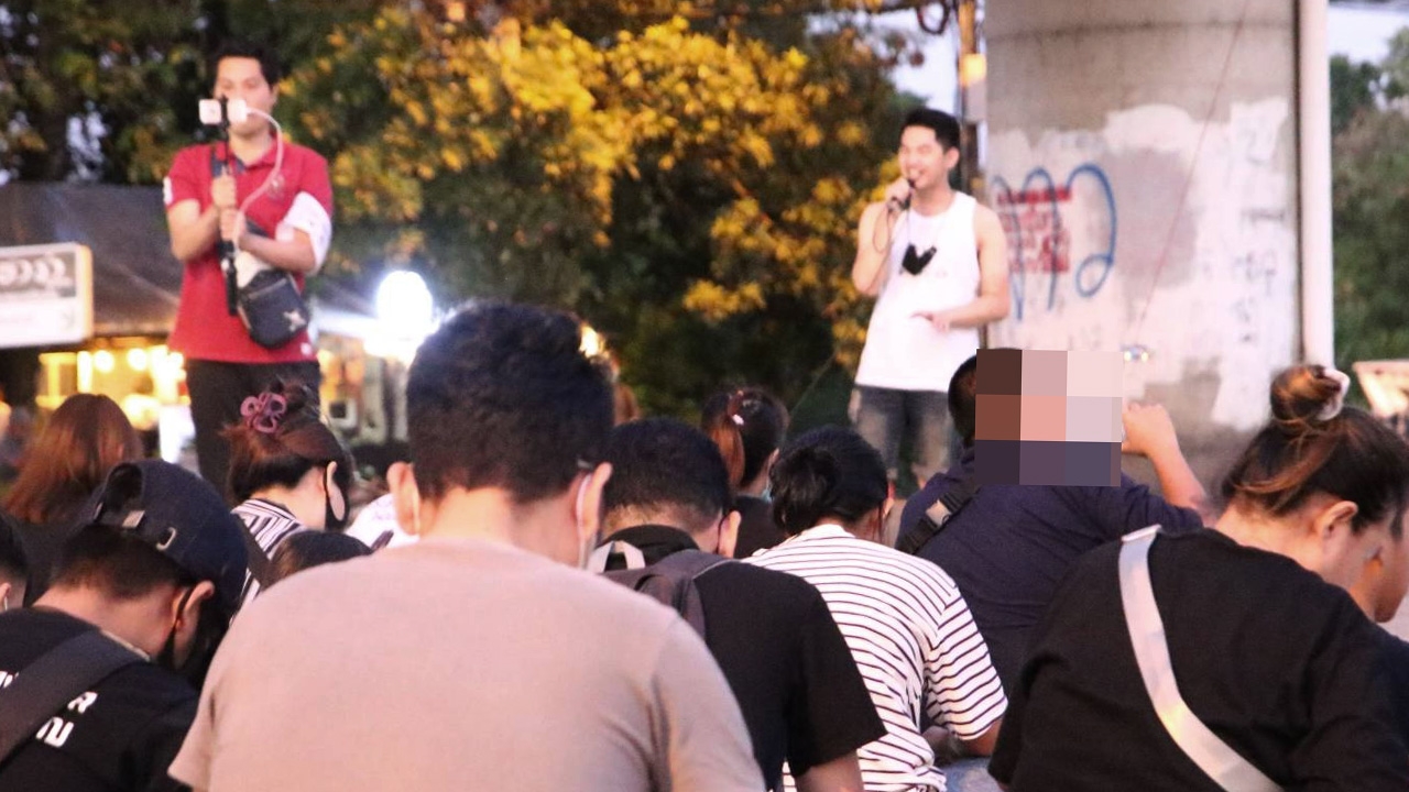 ชุมนุมแยกกิ่งแก้ว-ลาดกระบัง แกนนำปราศรัยโจมตีรัฐ บริหารงานล้มเหลว