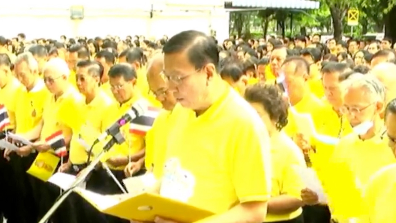 “พรเพชร” นำ ส.ว. สวมเสื้อเหลือง แสดงจุดยืนปกป้องสถาบัน งดพูดเรื่องม็อบ