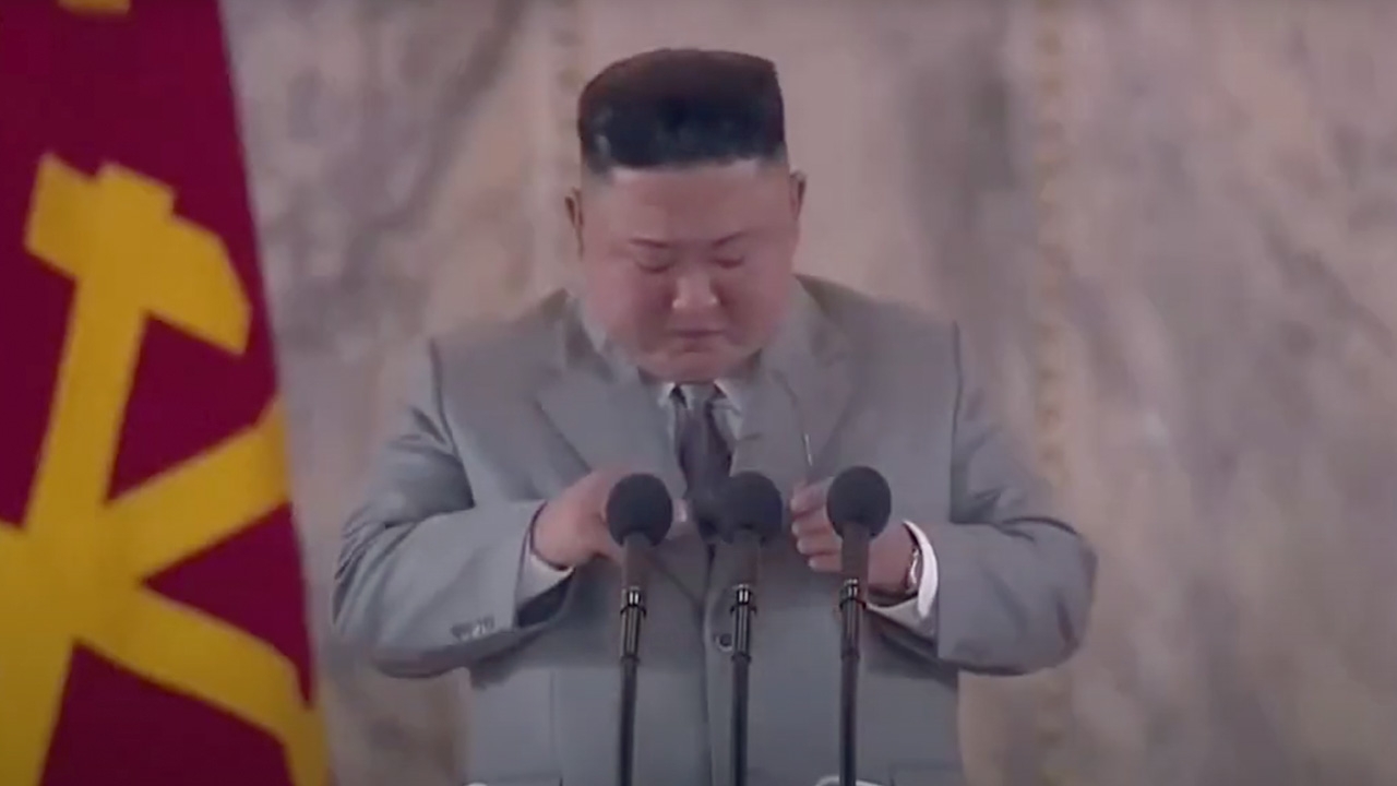 อึ้ง คิม จอง อึน แถลงทั้งน้ำตา ขอบคุณกองทัพ-ขอโทษปชช.ที่ผิดสัญญา (คลิป)