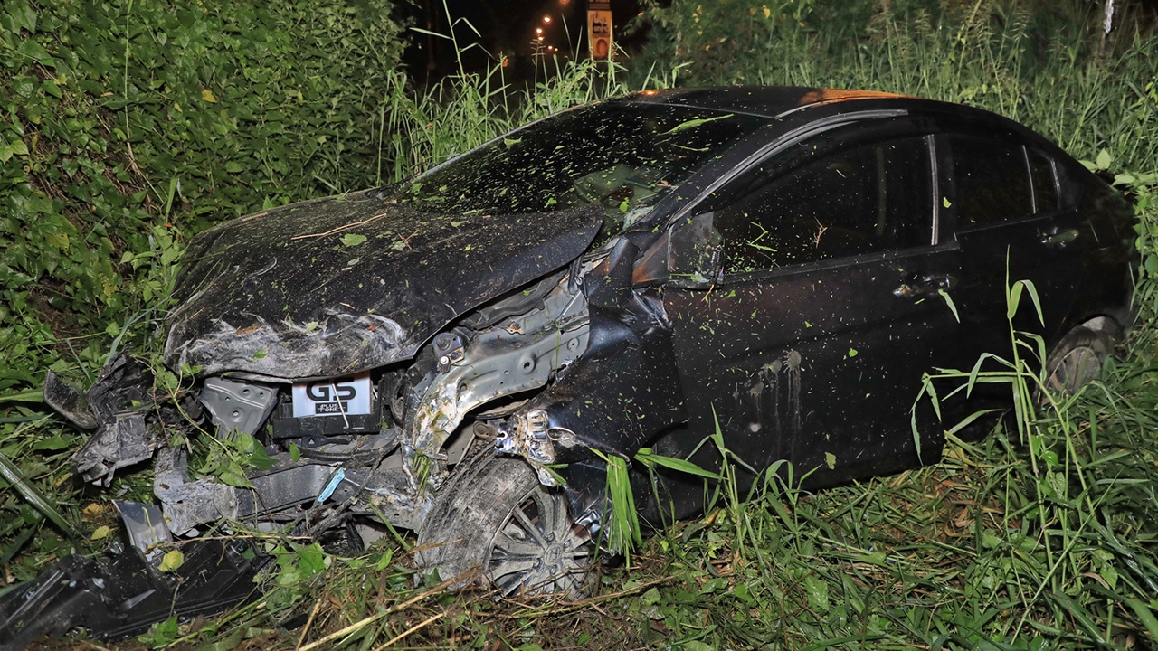 สาววัย 23 ควบเก๋งชนคนสาหัส ไม่สลดยืนยิ้มเต๊ะท่าให้ตำรวจถ่ายรูป