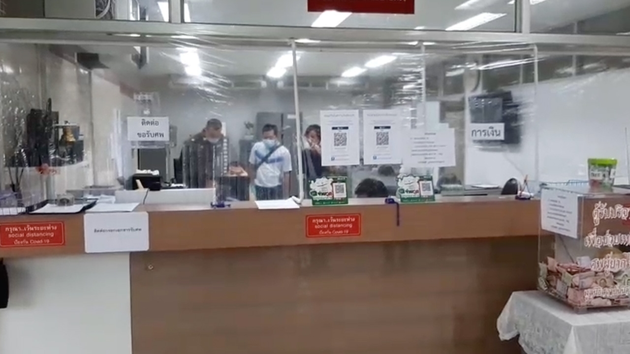 ญาติคนงานเมียนมารับ 6 ศพ รถไฟชนบัสคณะกฐิน ช็อกบอกไปทำบุญแต่กลับเสียชีวิต