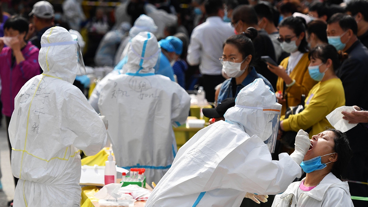 จีนเอาจริง ตรวจโควิดทั้งเมือง 9 ล้านคน หลังพบผู้ติดเชื้อในเมืองชิงเต่า