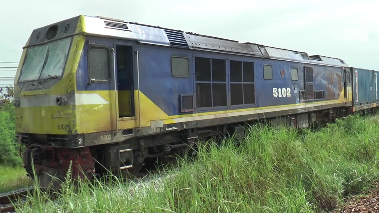 2 พนง.ขับรถไฟพบ ตร.ยันปฏิบัติตามขั้นตอนเดินรถ แต่รถบัสตัดหน้าเบรกไม่ทัน