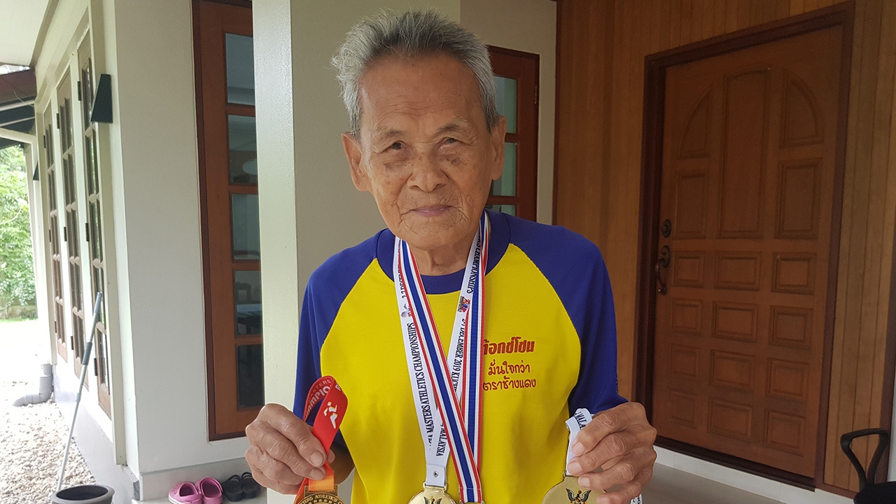 ปู่นักกีฬาที่ระยอง อายุเกิน 100 แต่ยังแข็งแรง เผยเคยลงแข่งมาหลายรายการ