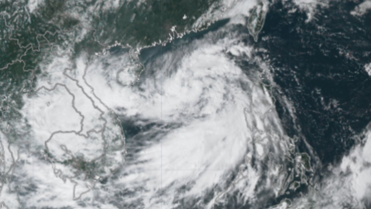 เวียดนามระทึก พายุโซนร้อน ‘นังกา’ มาแล้ว เตรียมขึ้นฝั่ง เตือนฝนตกหนัก