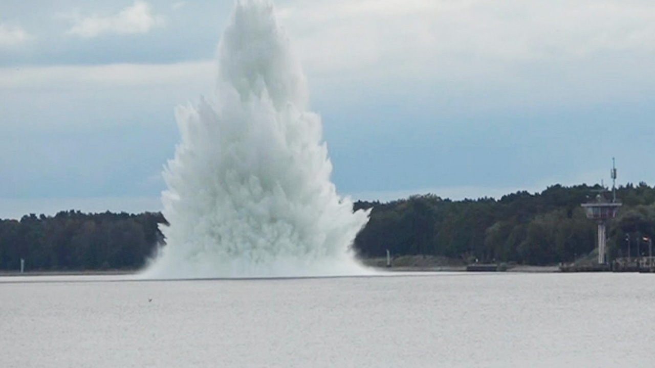 ระทึก ระเบิดยุคสงครามโลก 2 บึมขณะเก็บกู้ เคราะห์ดีไม่มีคนเจ็บ (คลิป)