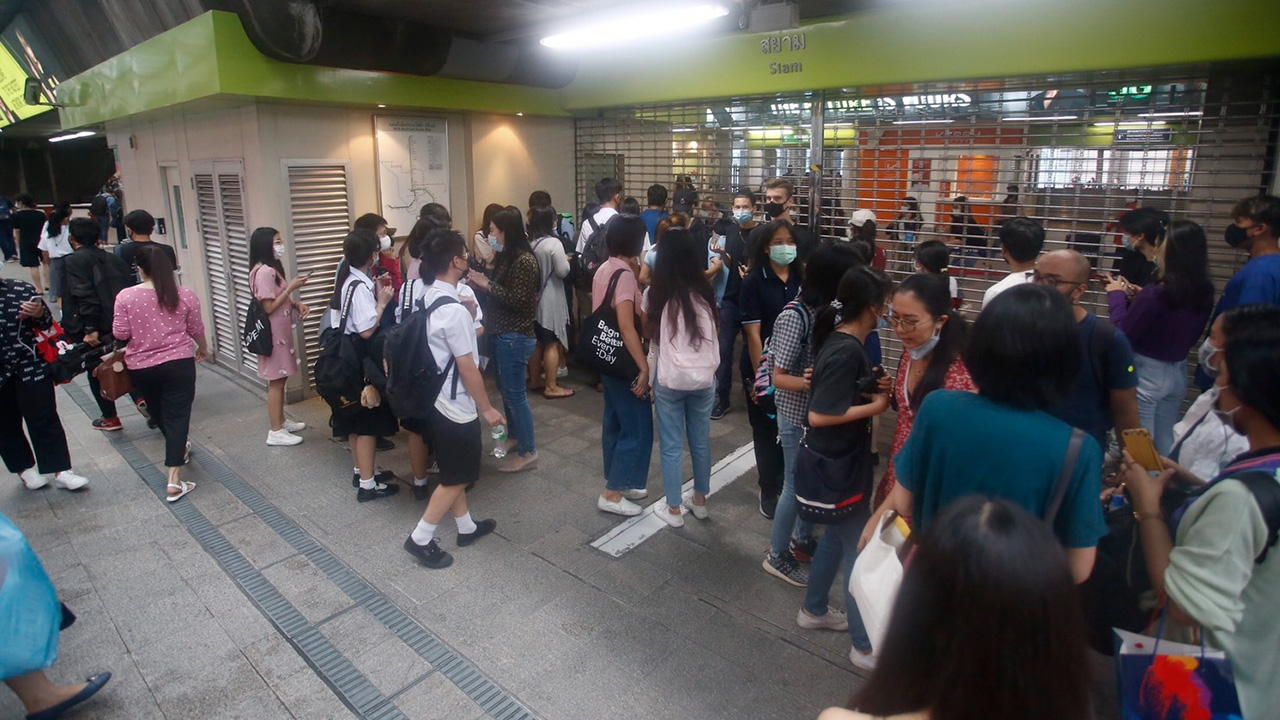 ตรวจสอบเส้นทาง BTS และ MRT หลายสถานีที่ใกล้สถานที่ชุมนุมปิดให้บริการ