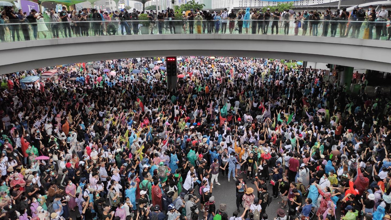 ศูนย์การค้า MBK ประกาศปิดให้บริการ 5 โมงเย็น หลังมีชุมนุม "แยกปทุมวัน"