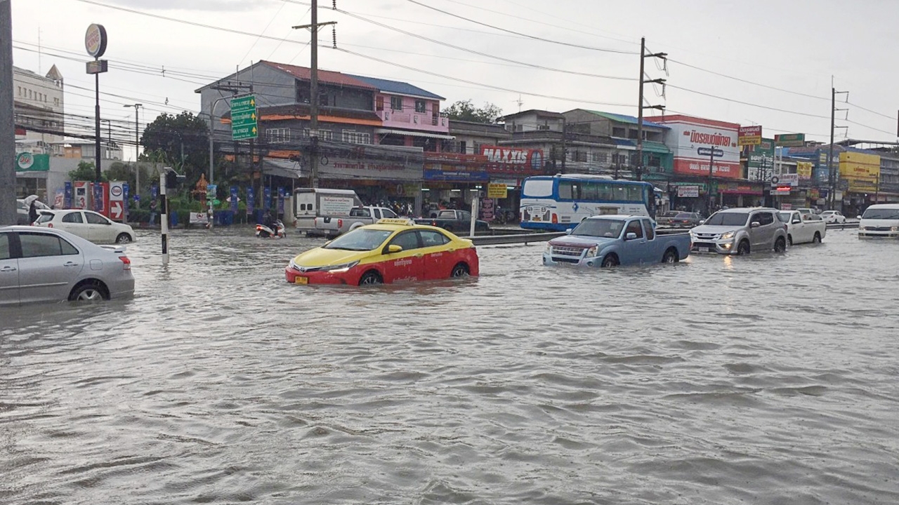 สภาพอากาศวันนี้ ฤทธิ์ "ดีเปรสชัน" ทำฝนถล่ม 54 จ.อ่วม ระวังน้ำท่วม