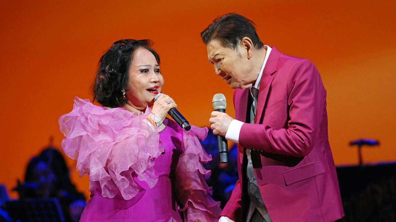 "ชรินทร์ นันทนาคร" ย้อนวันวาน โชว์เพลงอมตะ "70 ปีที่โลกไม่ลืม"