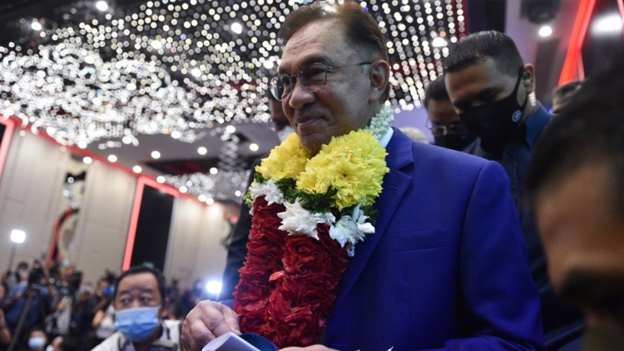 ส่องการเมืองมาเลเซีย "อันวาร์ อิบราฮิม" บนเส้นทางขวากหนามสู่เก้าอี้นายกฯ