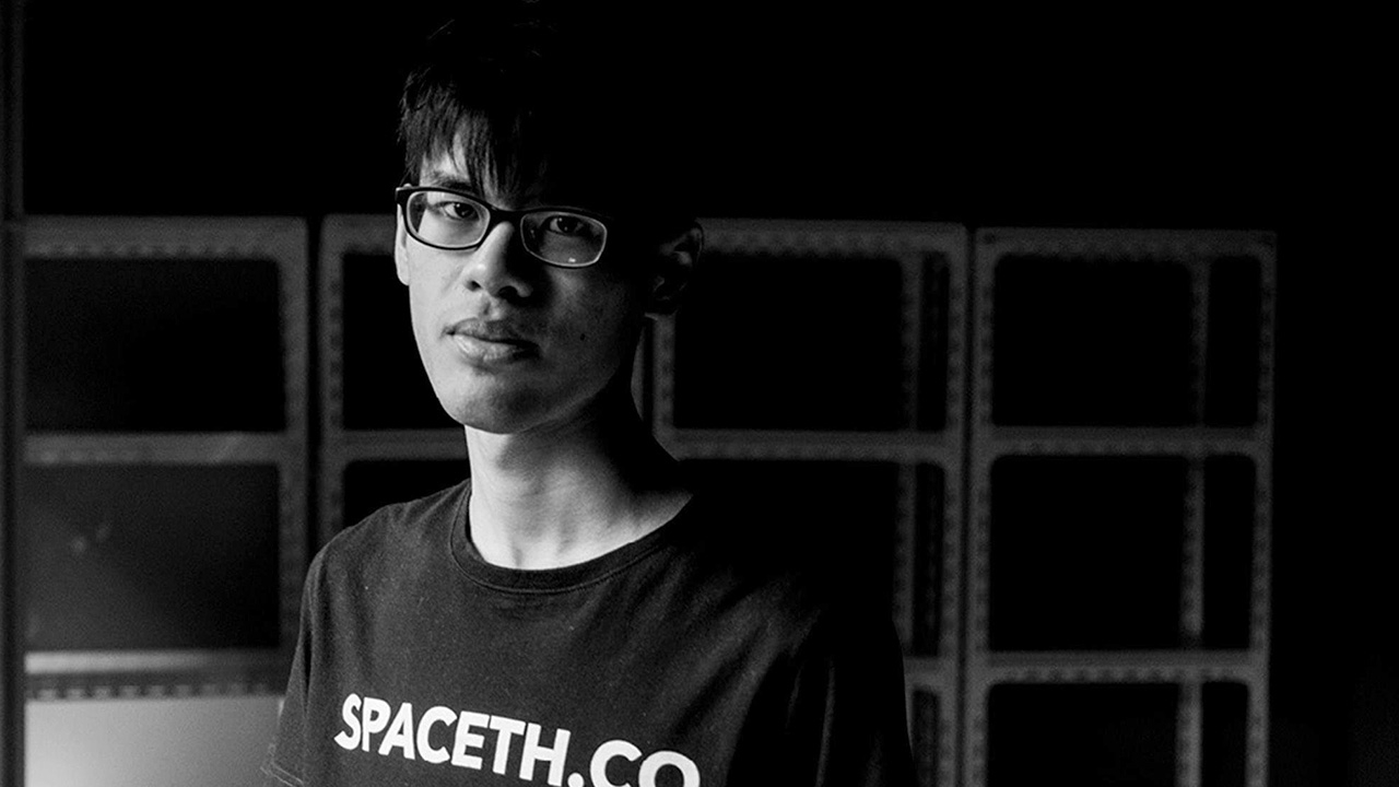 ปล่อยตัว "เติ้ล ณัฐนนท์" หนุ่มวางโบขาว หลังถูกจับระหว่างสลายการชุมนุม