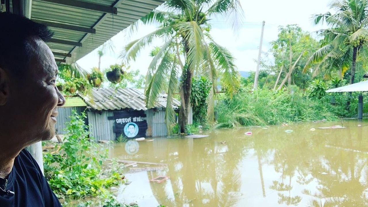 จตุรงค์ ช็อก ตื่นเช้าเจอน้ำท่วมร้าน อยู่มา 16 ปี ไม่เคยเจอแบบนี้เลย