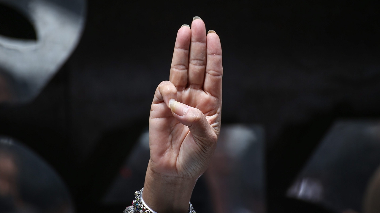 มวลชนคณะราษฎร ทยอยรวมตัวที่จุดย่อย แยกอโศก