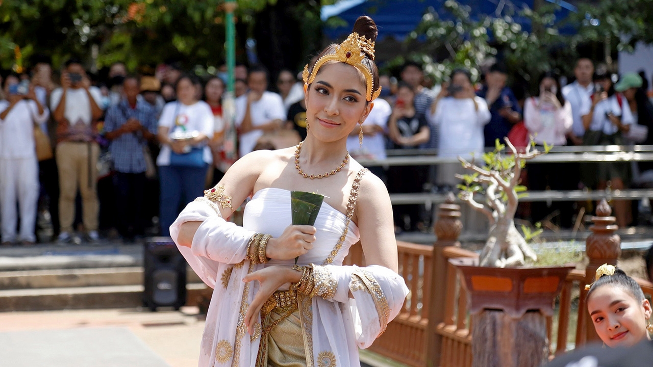 "พิงกี้" รำบวงสรวงพญานาคราช ขอพรละคร "ขุมทรัพย์ลำโขง" ให้ปัง