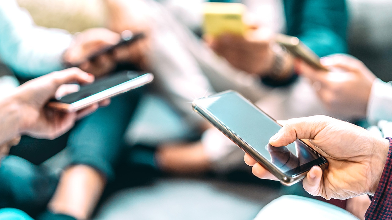 ชุมนุม 13-18 ต.ค. พบสื่อโซเชียล เข้าข่ายผิด พ.ร.ก.ฉุกเฉิน กว่า 3 แสนเรื่อง 