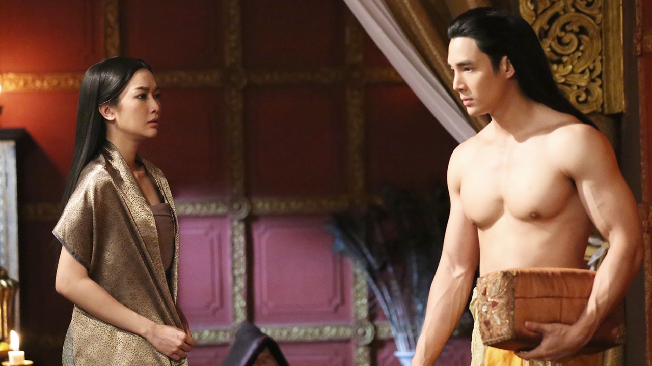 "เด่นคุณ" คืนกำไรคนดู โชว์หุ่นล่ำ ในละคร "สัญญารัก สัญญาณลวง"