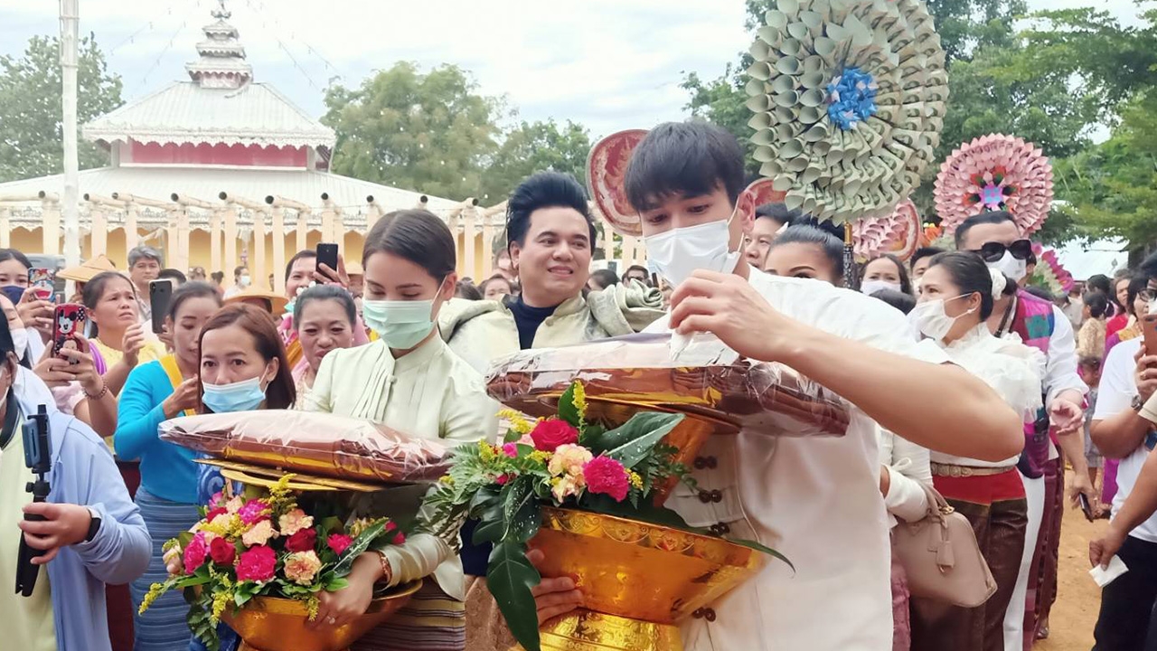 ณเดชน์-ญาญ่า ร่วมบุญใหญ่ ทอดกฐินแม่ฮ่องสอน ยอดปัจจัย 1.8 ล้านบาท