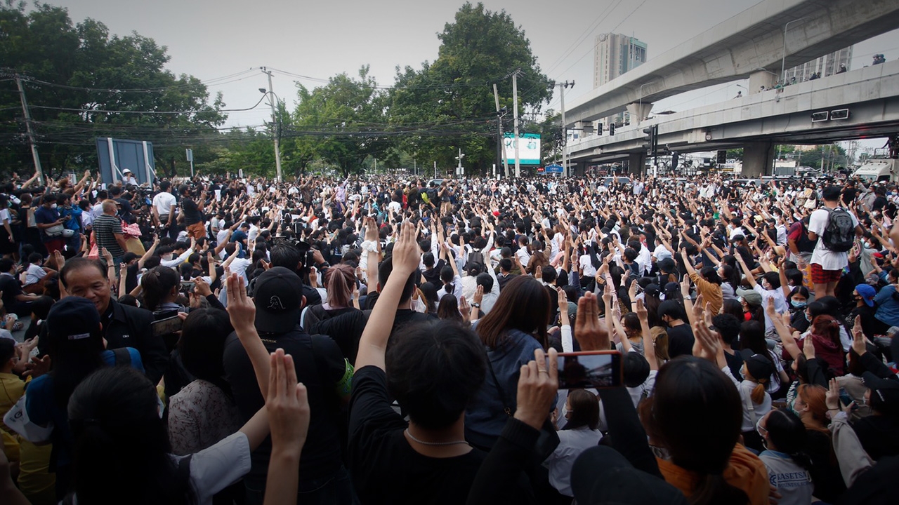 "ม็อบราษฎร" ประกาศบิ๊กเซอร์ไพรส์ เตรียมนัดรวมพลชุมนุมใหญ่วันพรุ่งนี้