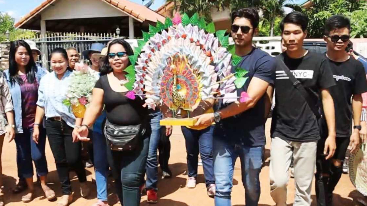 เจ๊อ๋อ 90 ล้าน เดินสายทำบุญ คุยหลังโสดมีหนุ่มเป็นสิบ พร้อมกระซิบเลขเด็ด  