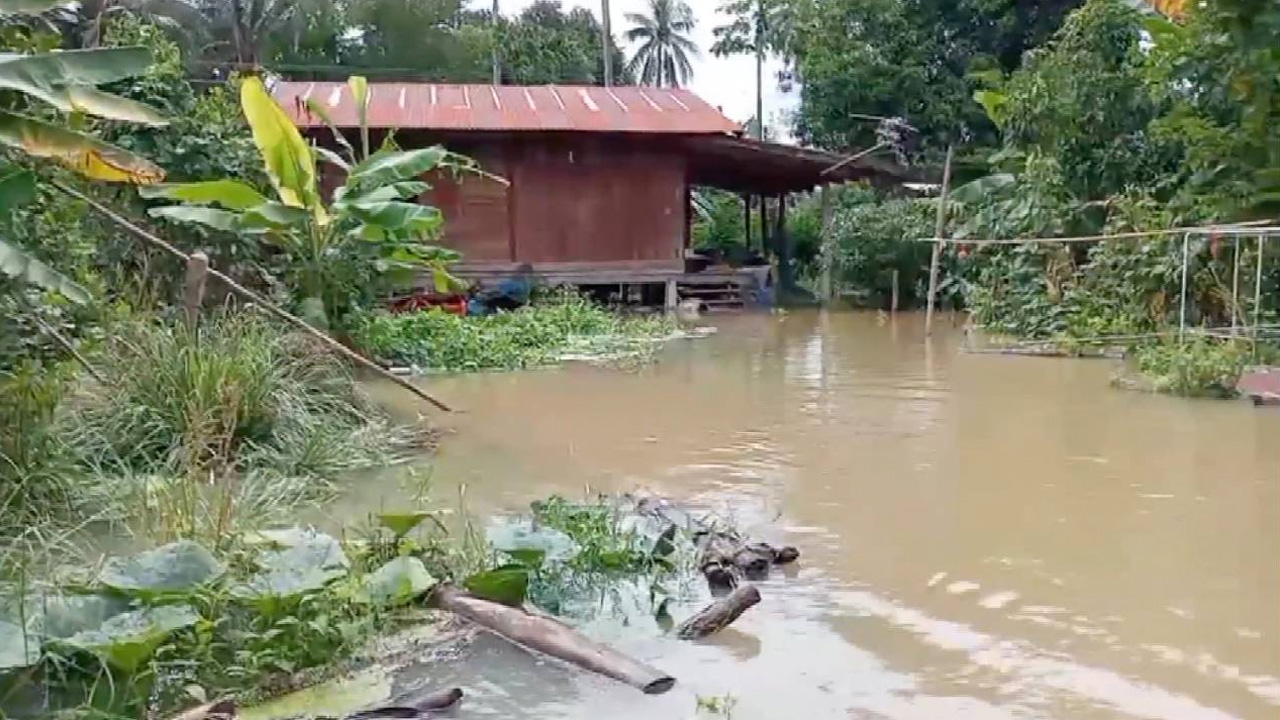 น้ำท่วมปราจีน ล่าสุดแควพระปรงล้น ท่วมบ้านแก่งหมู่ 150 ครัวเรือนถูกตัดขาด