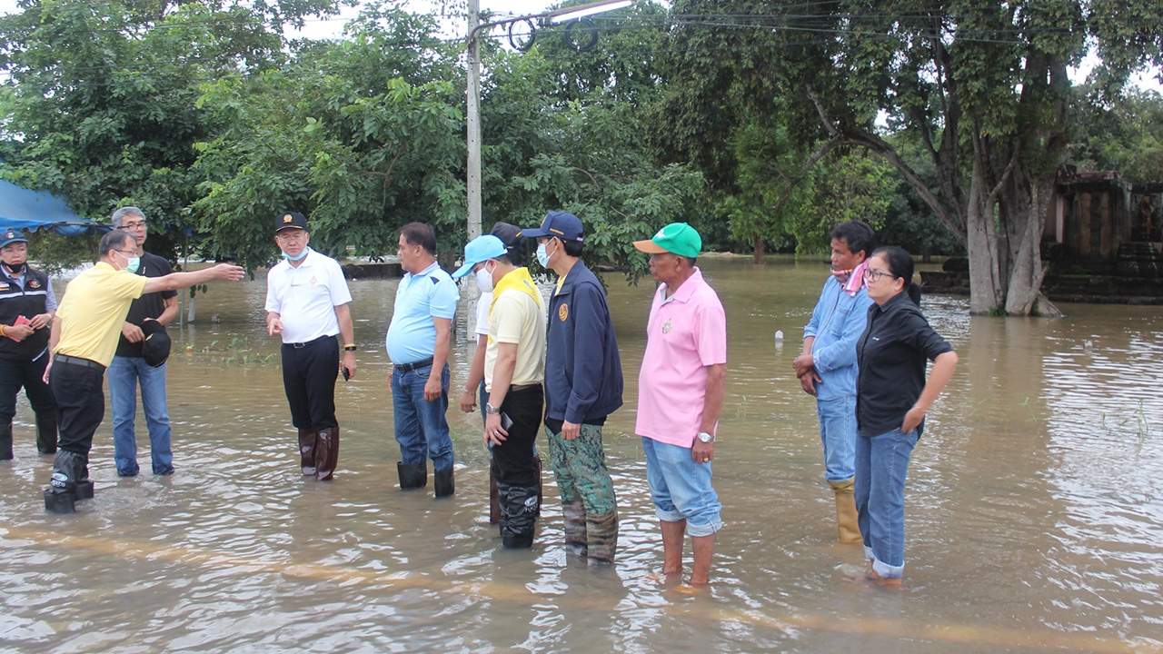 น้ำท่วมโคราช ผู้ว่าฯ ห่วง อ.โชคชัย รับน้ำต่อจากปักธงชัย ล่าสุดท่วม 5 ตำบล