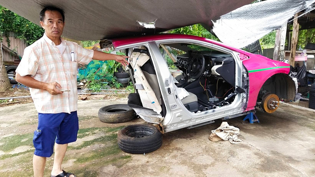 เจ้าของอู่แท็กซี่ ตามหา อัลติสป้ายแดง สุดเซ็งเจอเหลืออยู่ครึ่งคัน