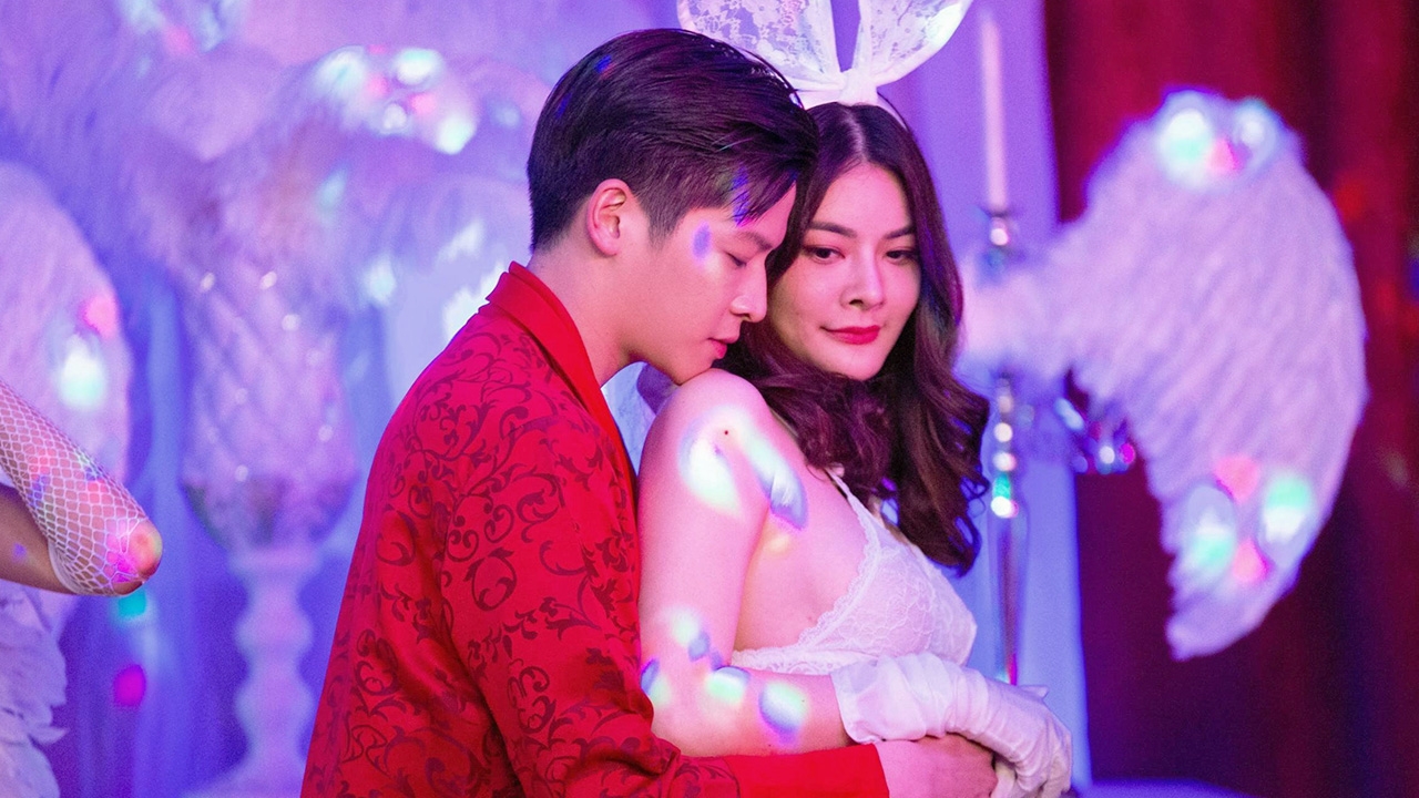 "มาร์ช" กลายร่าง "เสือผู้หญิง" ซุกไซ้นัวสาวเซ็กซี่เพลย์บอย