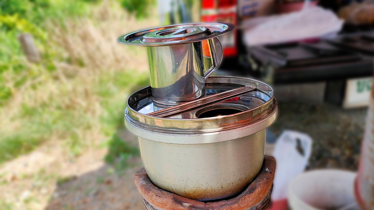 "ร้านกาแฟเตาถ่าน" กล้วยปิ้ง 5 บาท กำไรหลักพัน ส่งลูกจบปริญญาตรี