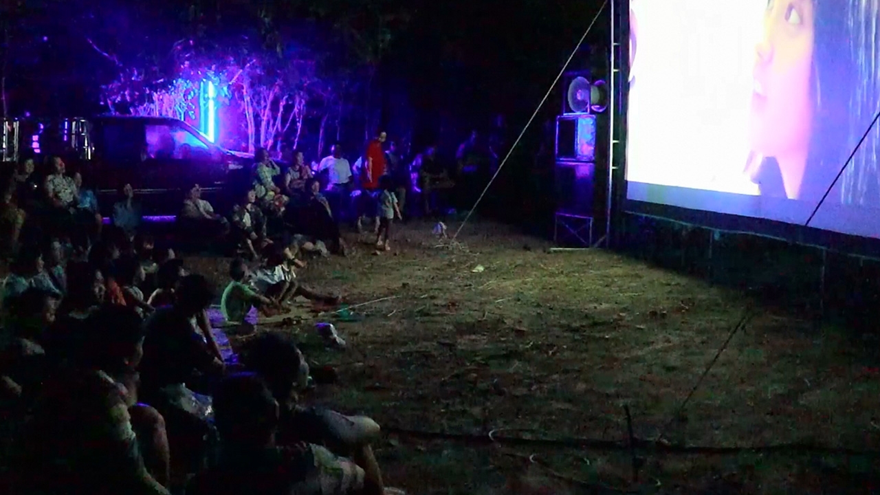 ถูกหวยเกือบทั้งหมู่บ้าน ฉายหนังกลางแปลง แก้บน "เจ้าพ่อหนองเขากรวยช้าง"