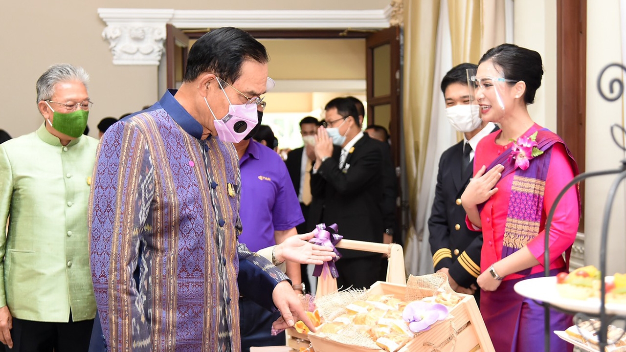 นายกฯ ร่วมประชาสัมพันธ์ งาน “อร่อยล้นฟ้า@สีลม ไม่ต้องบิน ก็ฟินได้” 