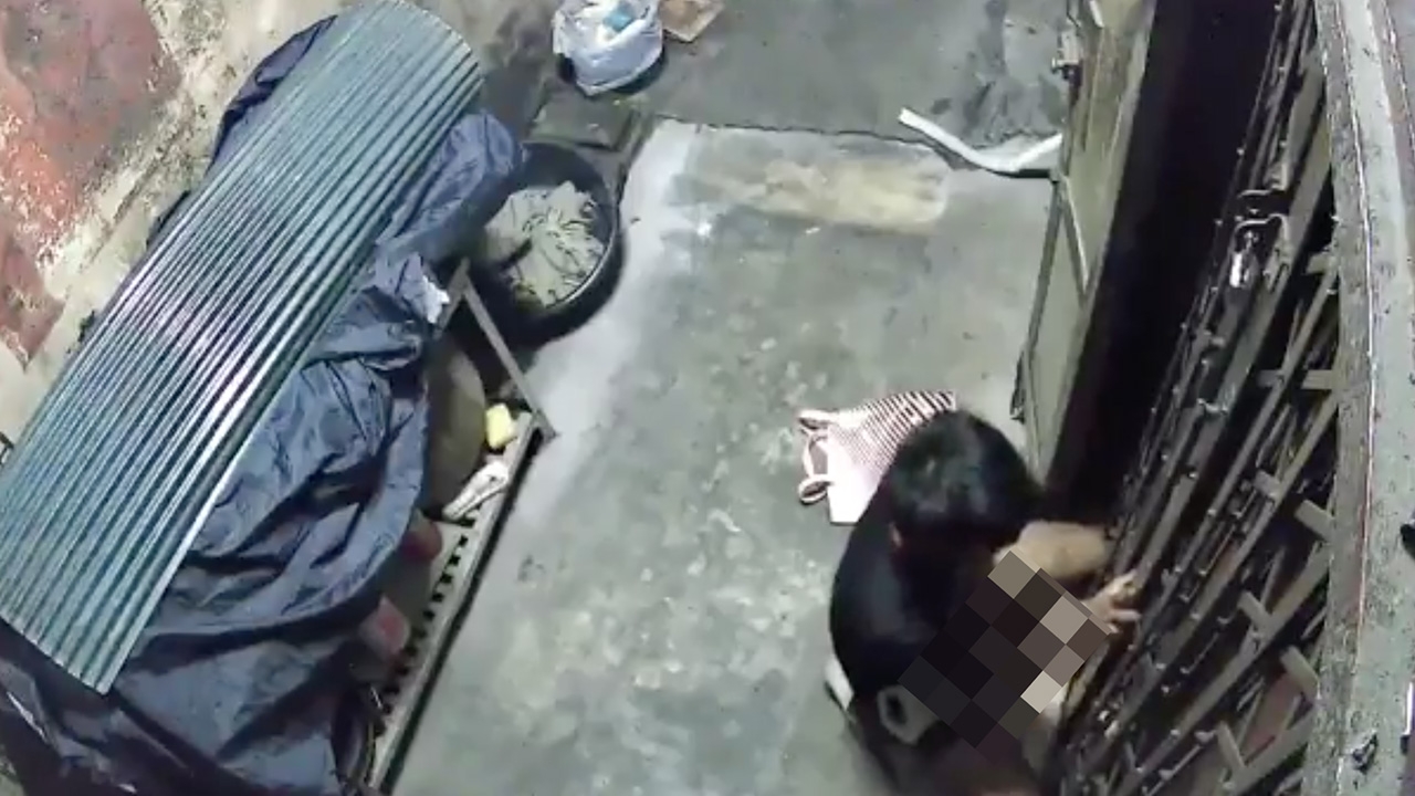 สาวเปิดใจ สุดทนหนุ่มช่วยตัวเองหน้าบ้าน มาประจำจนผวา ใช้ชีวิตไม่ปกติ