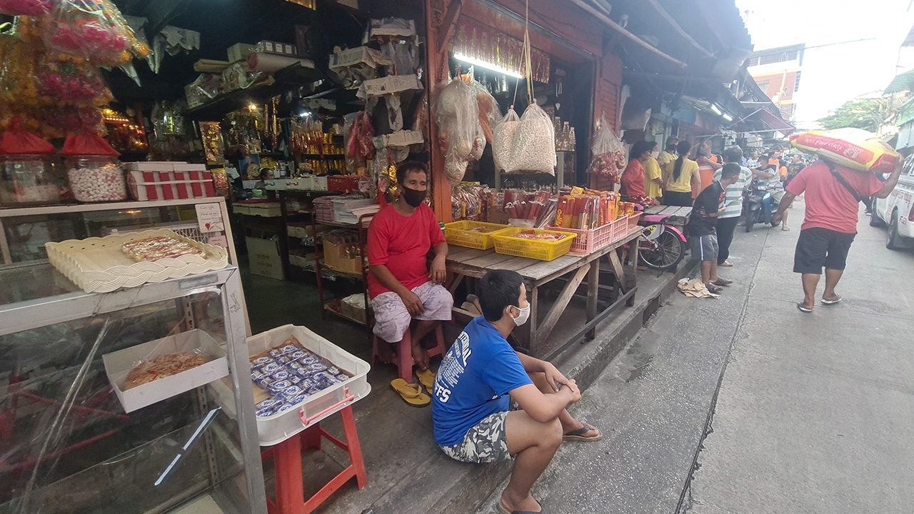 หนุ่มตายคาบ้านมา 2-3 วัน ร้านตรงข้ามเผยสุดหลอน เมื่อวานเพิ่งเจอ