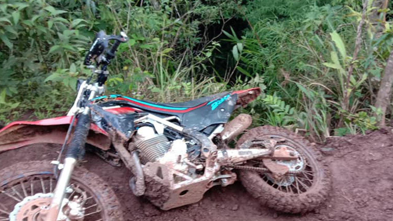 จยย.วิบาก ขึ้นดอยตั๋วเพ่ง-ผาตัด ลื่นตกเหวลึก 10 เมตร หนุ่มวัย 29 ดับสลด