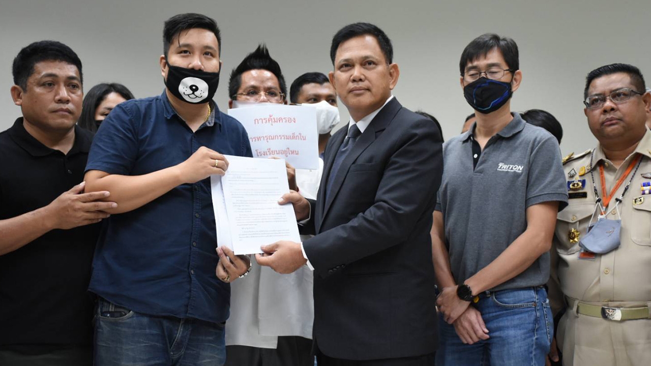 ผู้ปกครองแฉอีก 5 วัน ลูกถูกครูจุ๋มทำร้ายถึง 17 ครั้ง ทุบ อุ้มโยนลงพื้น