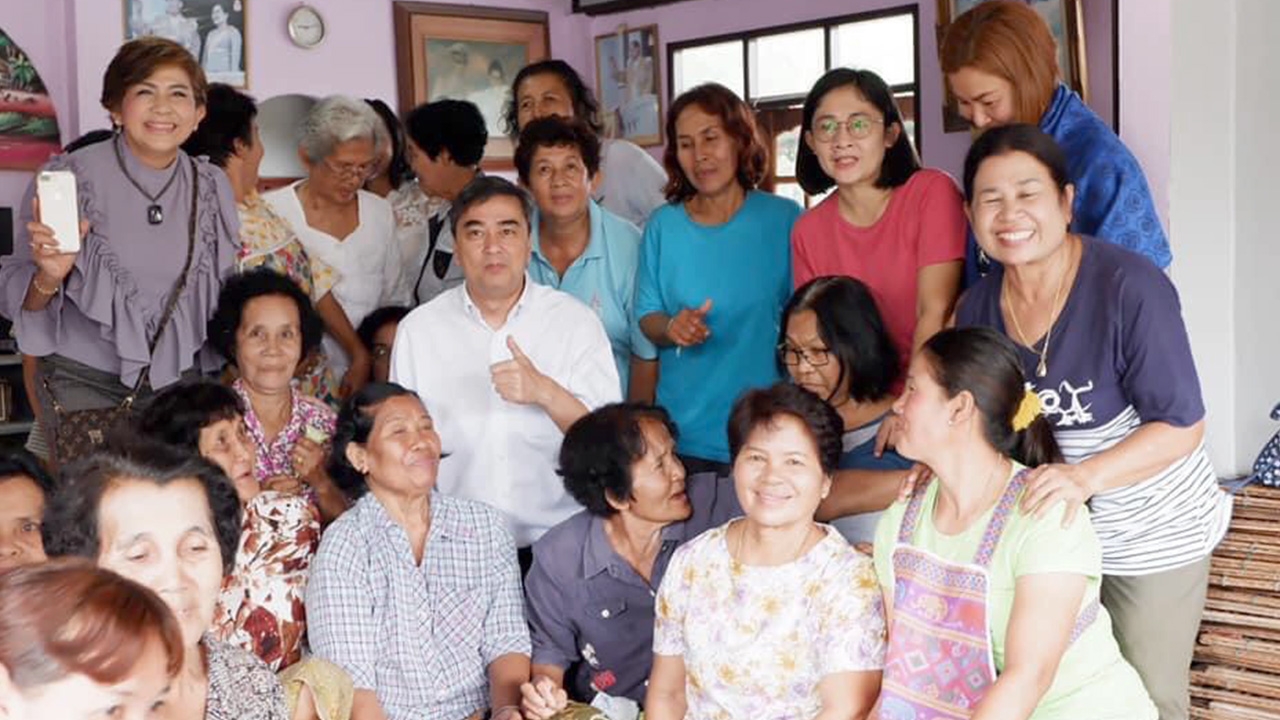 อภิสิทธิ์ ขอรัฐ อดทนรับฟังปัญหาคนรุ่นใหม่ เร่งแก้ไข พาชาติเดินหน้าต่อ