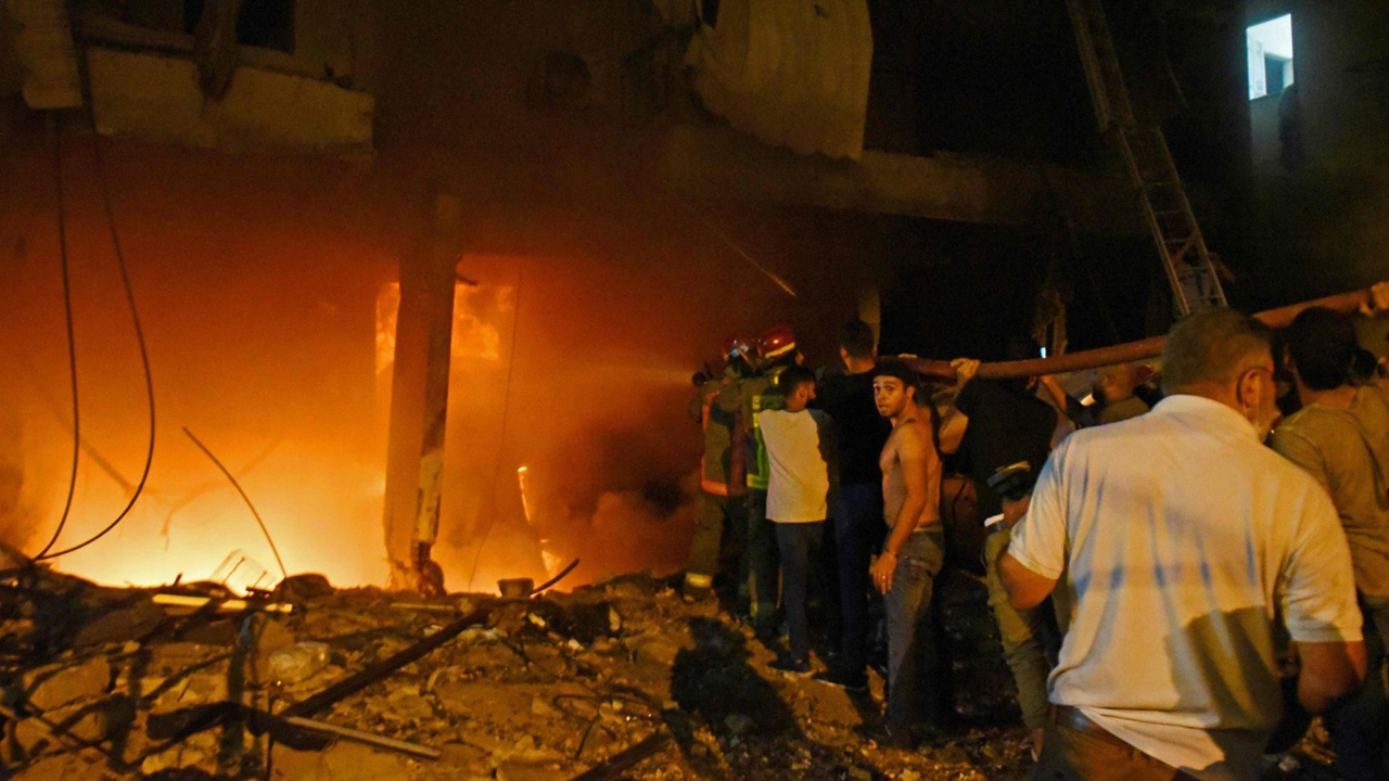 เลบานอนสยองอีก ถังน้ำมันระเบิด ไฟลุกท่วมในเบรุต ตาย 4 เจ็บอื้อ (คลิป)