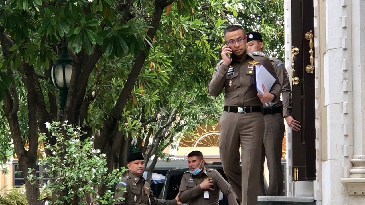 ผบ.ตร.เข้าพบ นายกฯ ที่ทำเนียบฯ คาด รายงานแผนรับมือ ม็อบ 14 ต.ค. 