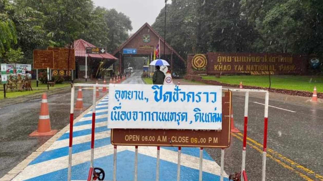 ด่วน น้ำท่วมเขาใหญ่ ฝนถล่มหนักรอบ 15 ปี ปิดทางขึ้นทั้ง 2 ฝั่ง 