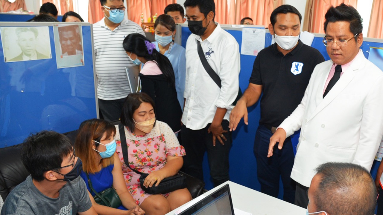 พ่อแม่เด็กอนุบาลแจ้งความครู สารสาสน์วิเทศ ราชพฤกษ์ เอาถุงดำครอบหัวลูก