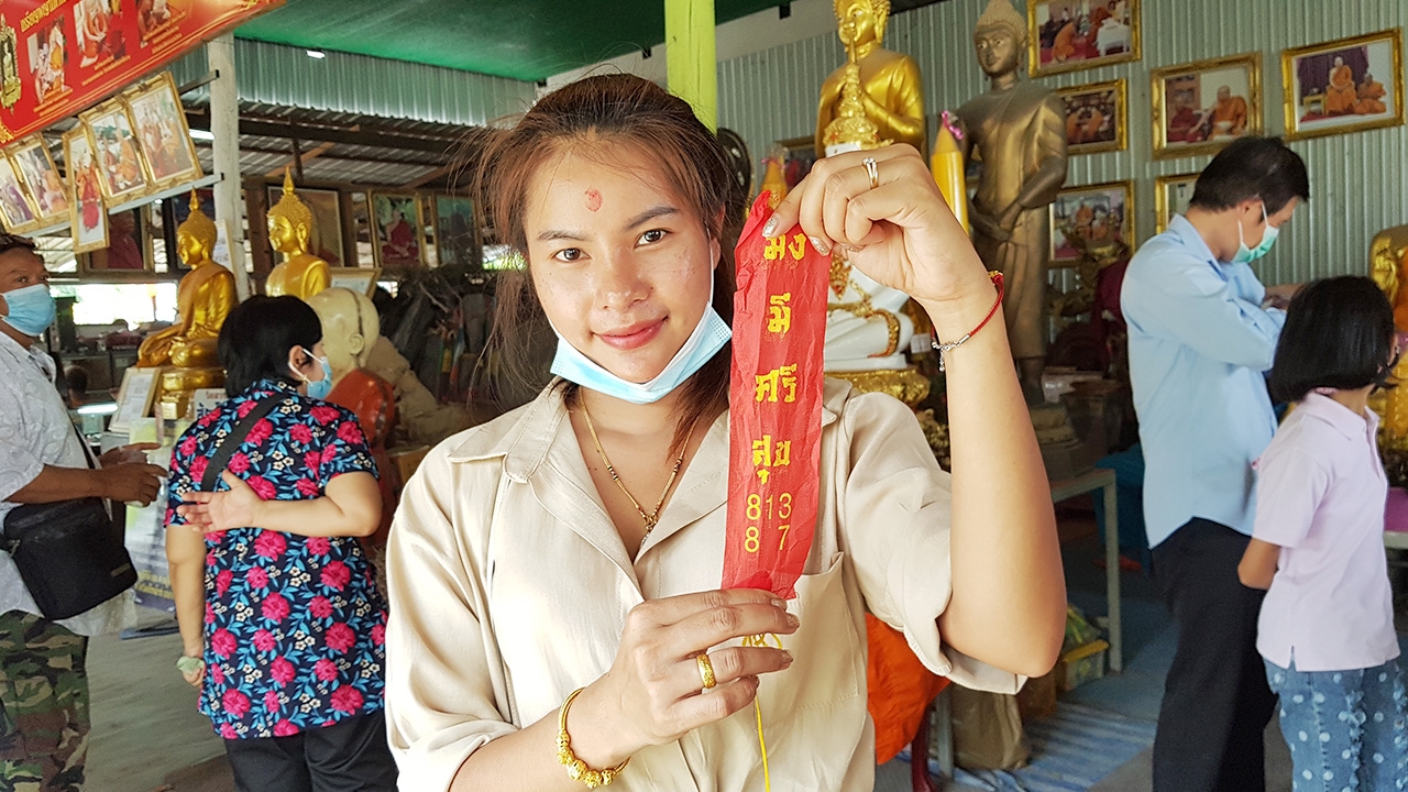 สาวถูกหวยรางวัลใหญ่ แก้บน "กุมารน้องเก้า" ล็อกเป้าเลขเด็ดหวังรวยอีกงวด