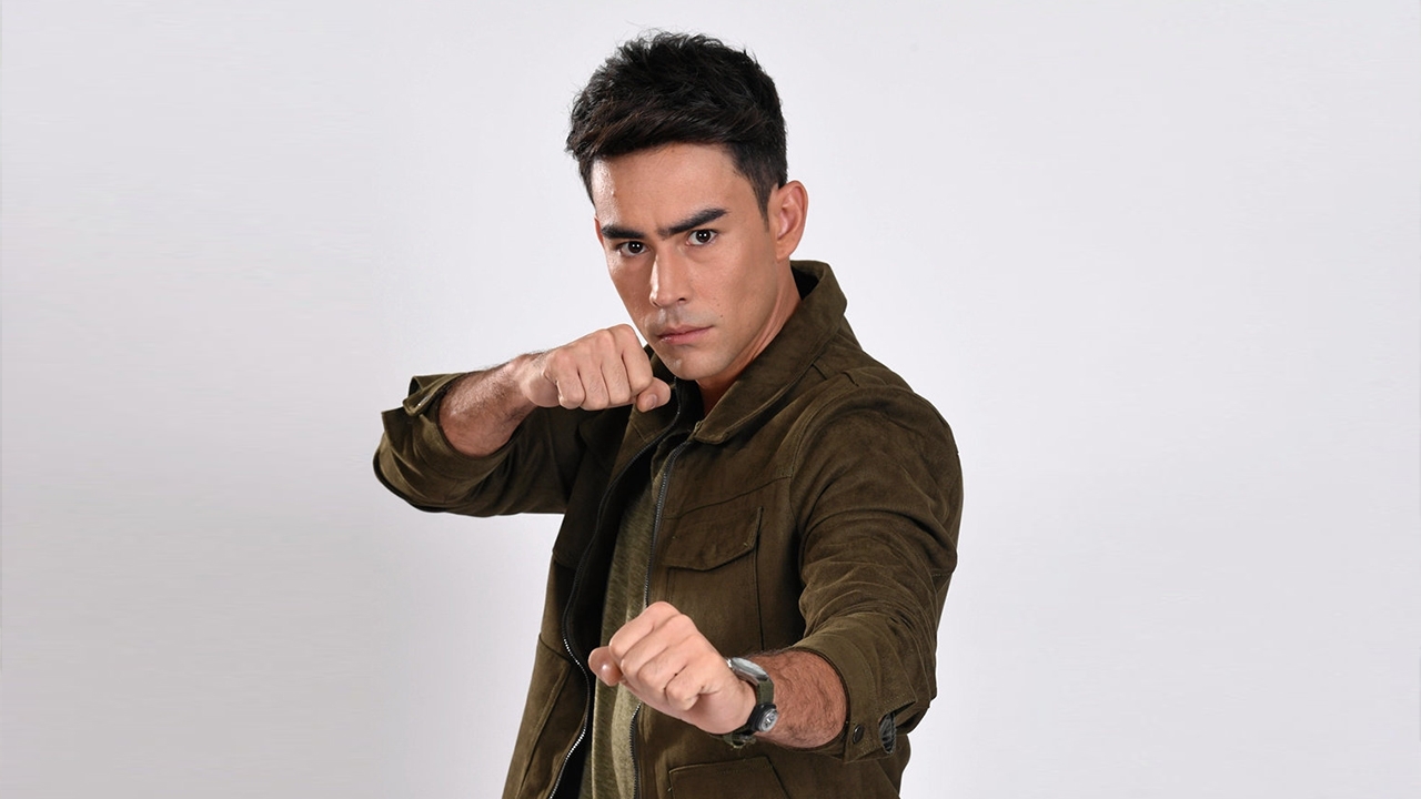 “หลุยส์” เฮละครปัง ชม “พิ้งค์พลอย” บู๊จริงใน “สิงห์สั่งป่า”