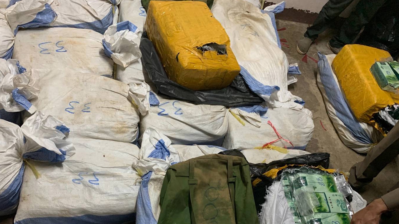 ตร.เชียงรายและภาค 5 สกัดจับกระบะขนยาบ้า 6.7 ล้านเม็ด ยาเค 100 กก.