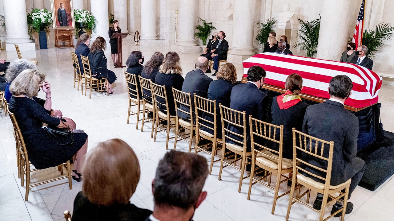 สหรัฐฯ จัดพิธีศพ ‘รูธ กินสเบิร์ก’ ชาวอเมริกันแห่บอกลาครั้งสุดท้าย