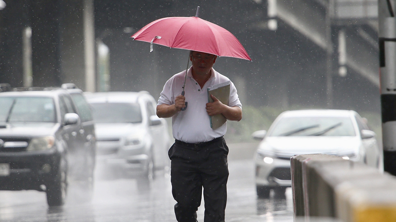 สภาพอากาศวันนี้ ฤทธิ์ "มรสุม" ทำฝนเพิ่ม 31 จังหวัด ระวังตกหนัก