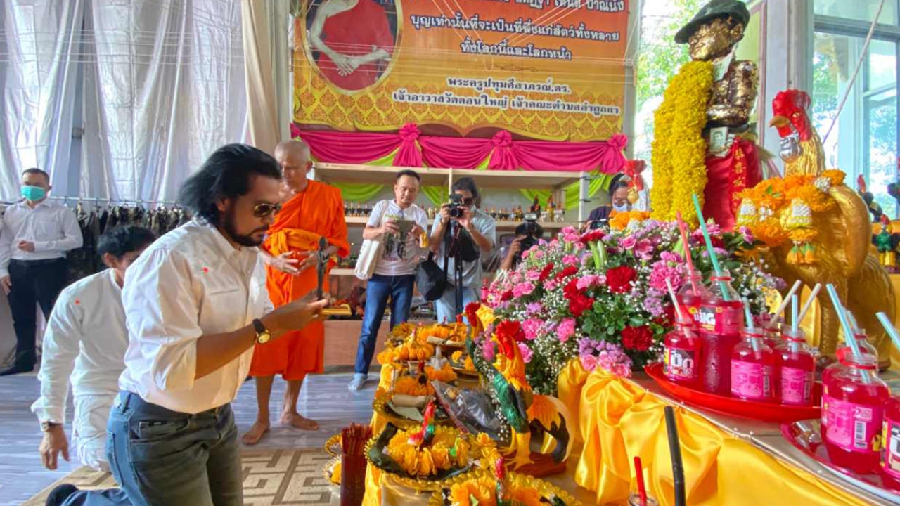 บิณฑ์-ไทด์ ร่วมพิธีวัดดอนใหญ่ แห่รูปไอ้ไข่ ไม่สร้างวัตถุมงคล 