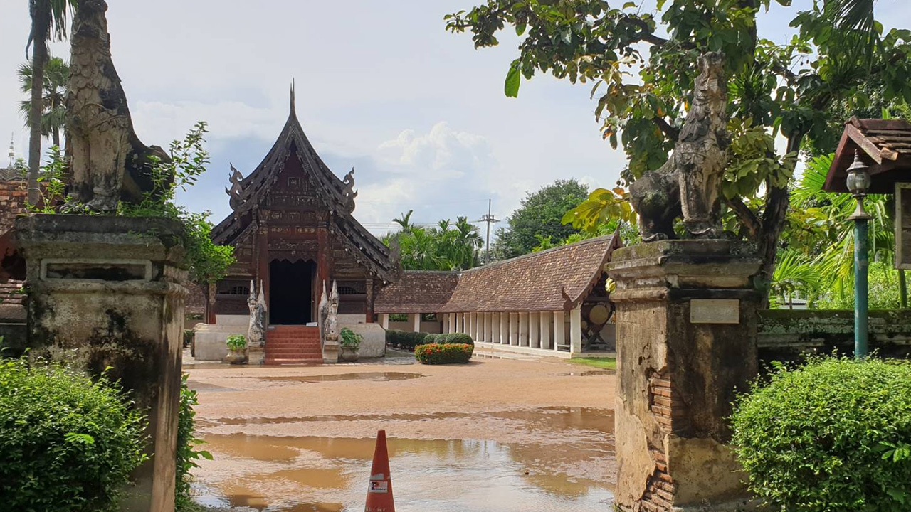 ฝนถล่มเชียงใหม่ ทำน้ำท่วมวัดต้นเกว๋นอายุกว่า 168 ปี หวั่น โบราณสถานเสียหาย